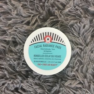 First Aid Beauty Facial Radiance Pads